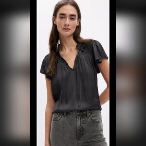 Gap SEALED! NWT! Ruffle-Neck Blouse in Bkack #826140. Sz L/T. R2S!!